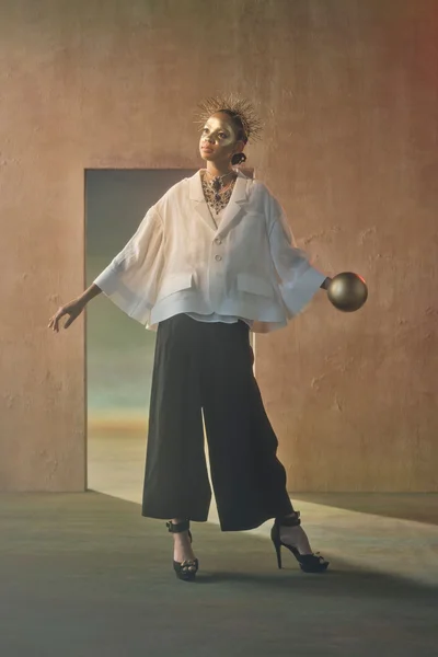 Look 16